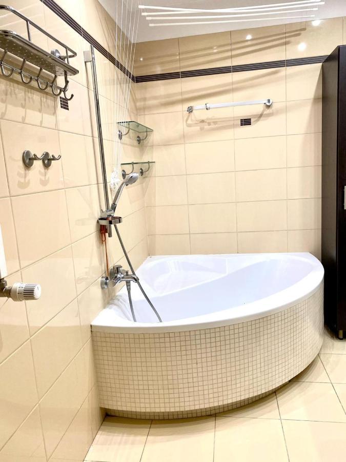 Butas Bezagenta 2 Bedroom With Balcony Fast Wifi/free Underground Parking *